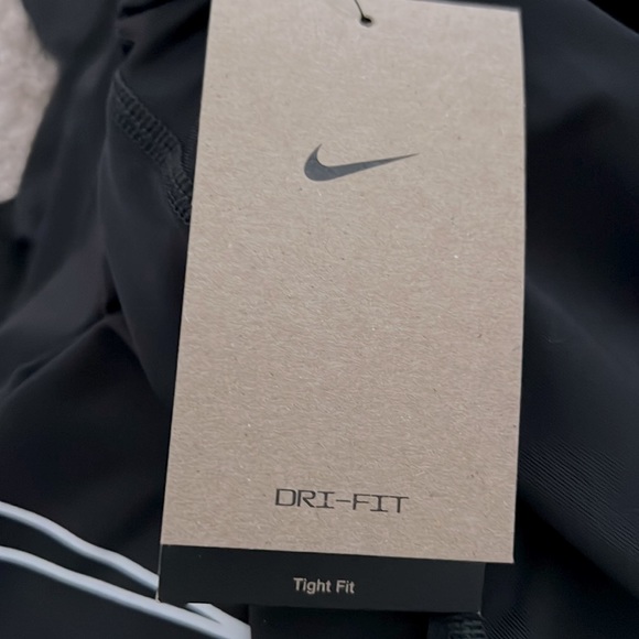 Nike DRI-FIT Training Shirt (Mens) - Picture 5 of 5